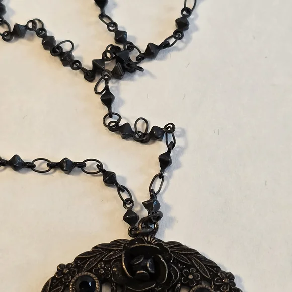 LIZ PALACIOS Black ROSE Pendant Necklace - Picture 7 of 10